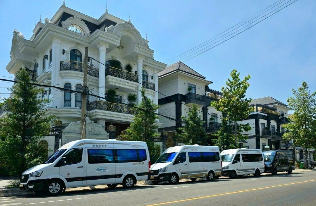 thuê xe 16 chỗ tphcm