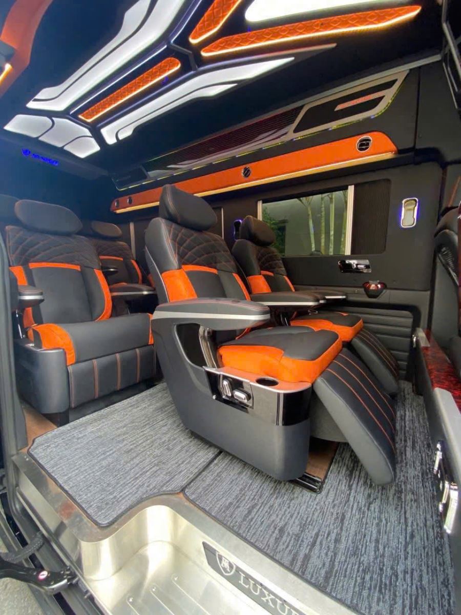 xe limousine 9 chỗ tại tphcm