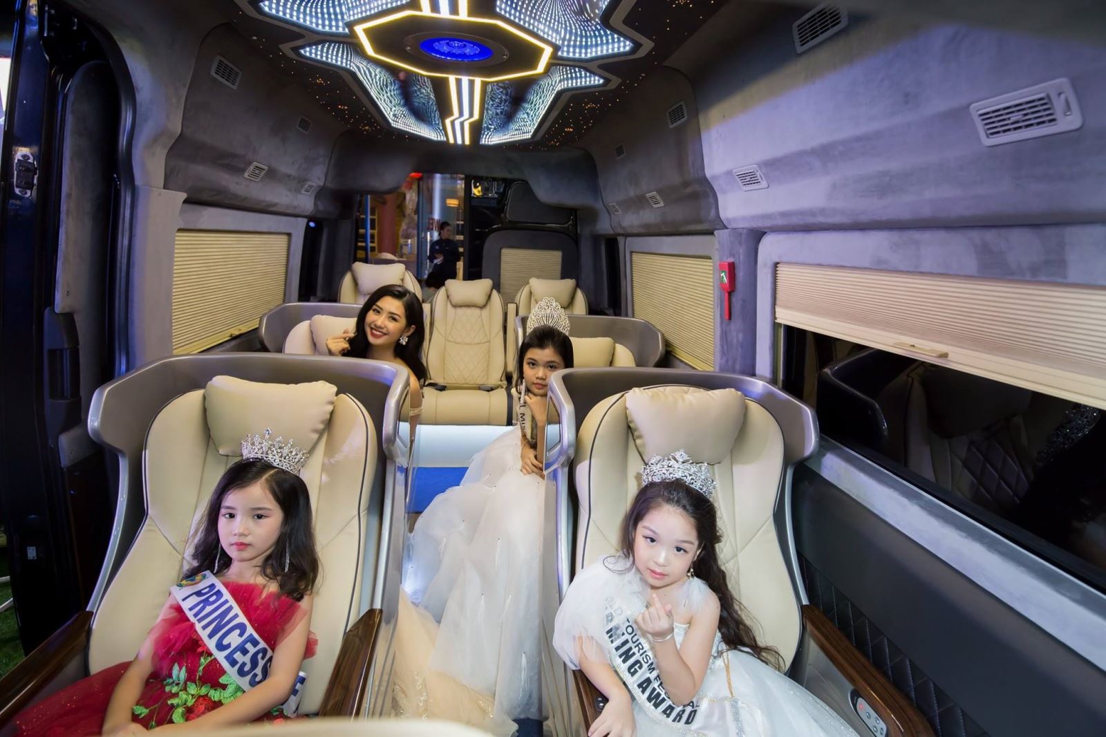 giá thuê xe limousine 9 chỗ