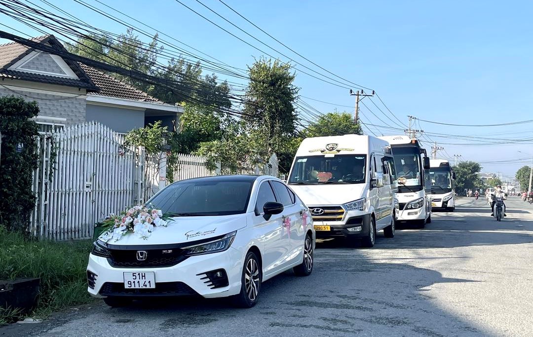 thuê xe 16 chỗ tại tphcm
