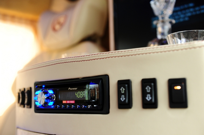 thuê xe limousine 9 chỗ tại tp.hcm