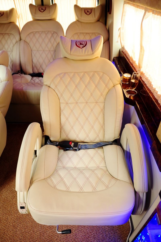 thuê xe limousine 9 chỗ tại tp.hcm